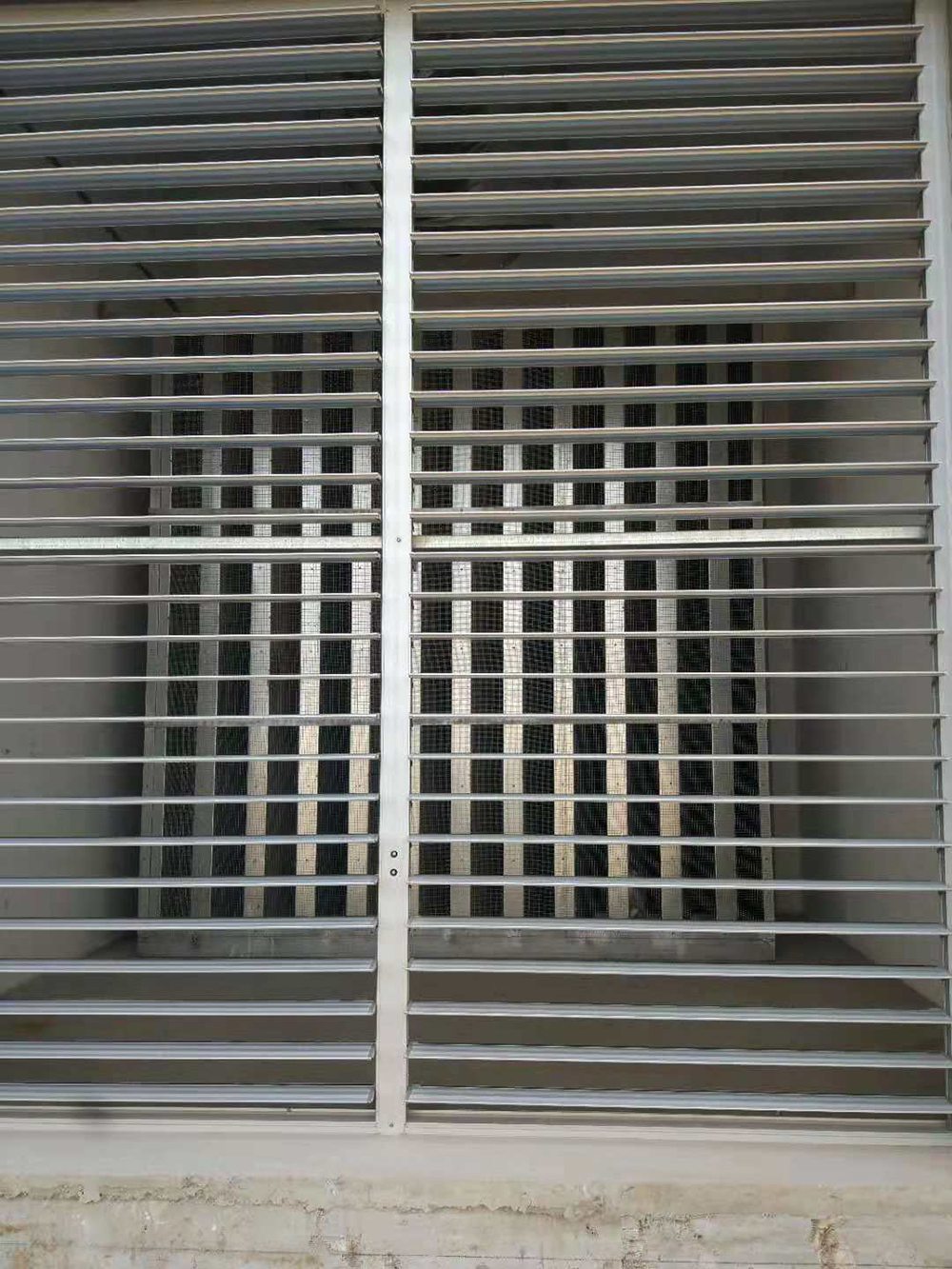 華為常山云數(shù)據(jù)中心工程-發(fā)電機(jī)聯(lián)動百葉窗